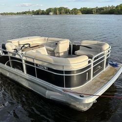 2018 Bennington 18 Ft Pontoon Boat