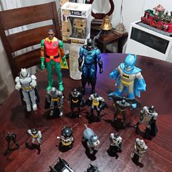 Articulated Batman set action figures.  good Condition.  FUNKO POP " SCARECROW IMPOSTER" figure, 2 metal batimovil,  and talking robin.