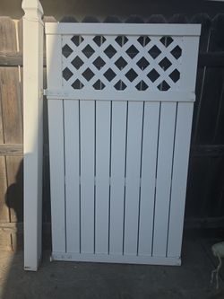 Gate Small side house 300 needs a lock handyman