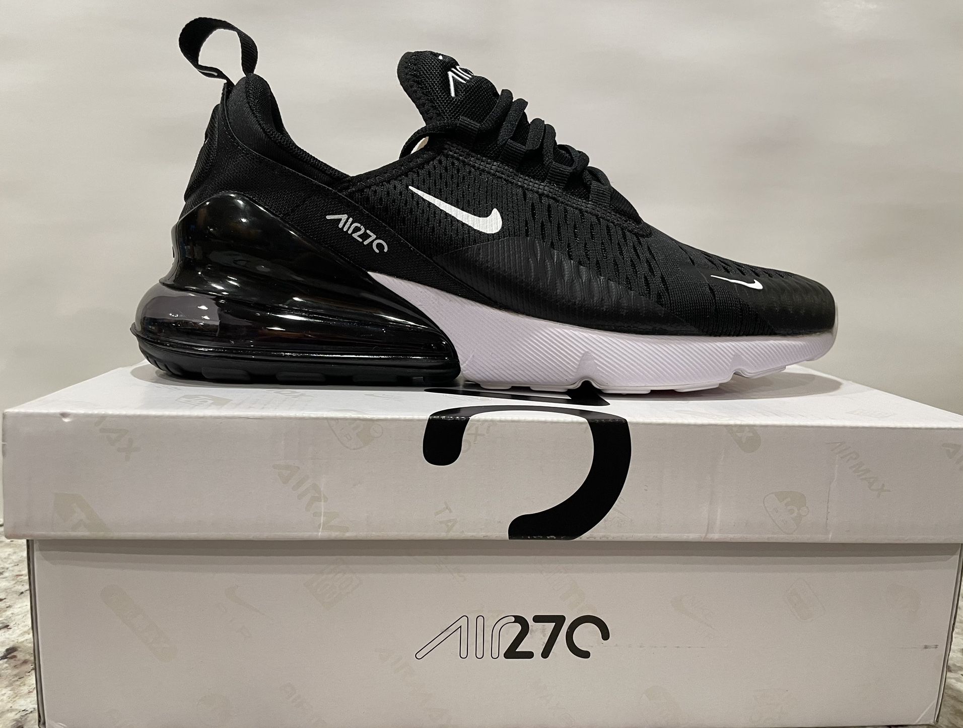 Nike Air Max 270 !! Sz 10. NEW!!