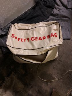 Boat Safety Bag with 4 life vests and 1 pillow float