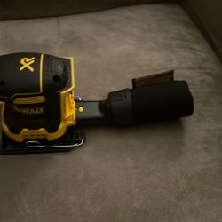 XR Dewalt Sander /battery 