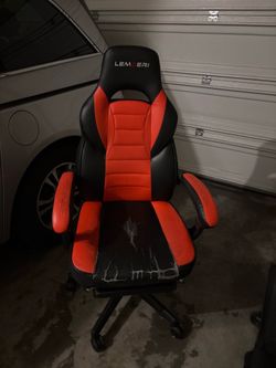 Black and red Lemberi gaming chair