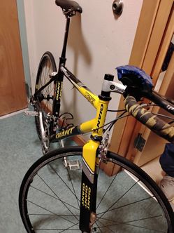 Giant Road Bike Yellow and Black