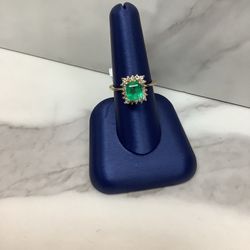 Ladies Diamond Ring With Emerald Stone