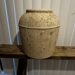 Distressed Pot/Vase