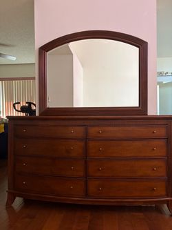 Traditional Louis Philippe Cherry 8-Drawer Dresser with Mirror