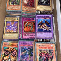 Lot Of Over 300 Yu-gi-oh Cards
