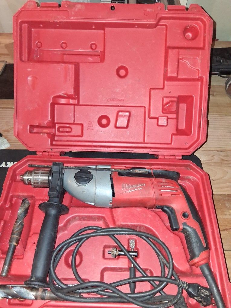 Milwaukee Magnum 9amp 2-speed 5/8" Hammer Drill w/Hard Case