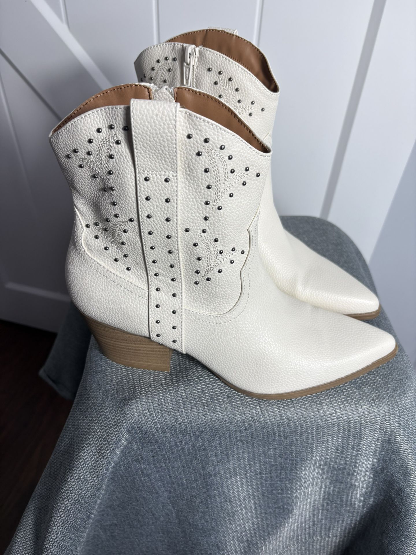 Cream Faux Leather Twyla Cowboy Cowgirl Boot Studded Western Size 11