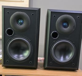AR15 Acoustic Research "High Resolution Series" bookshelf speakers