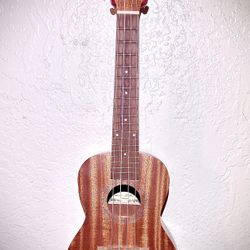 Hricane Ukulele, Walnut, 23" Concert Size, Excellent+