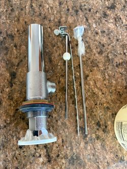 Chrome Bathroom Sink Faucet – New/Open Box – Installation Hardware Included