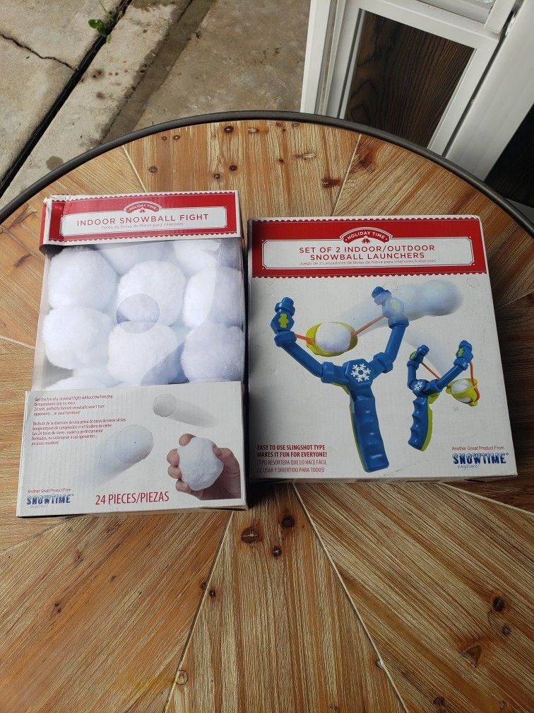 New Christmas Snowball Launchers With Snowballs