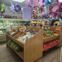 Mueble Para Verdura Y Fruta 84"wide X 12' De Largo  Big Capacity  For All Your Storage Needs 