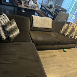 Gray Sofa/Sectional (Right facing)