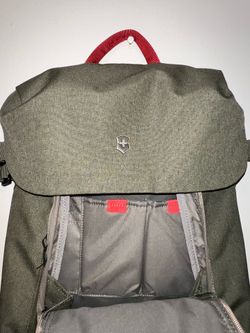 Victorinox Altmont Classic Deluxe Flapover Laptop Backpack