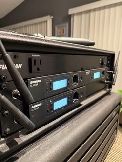 Shure GLX-D Wireless System + SKB 3U Shallow Rack Case