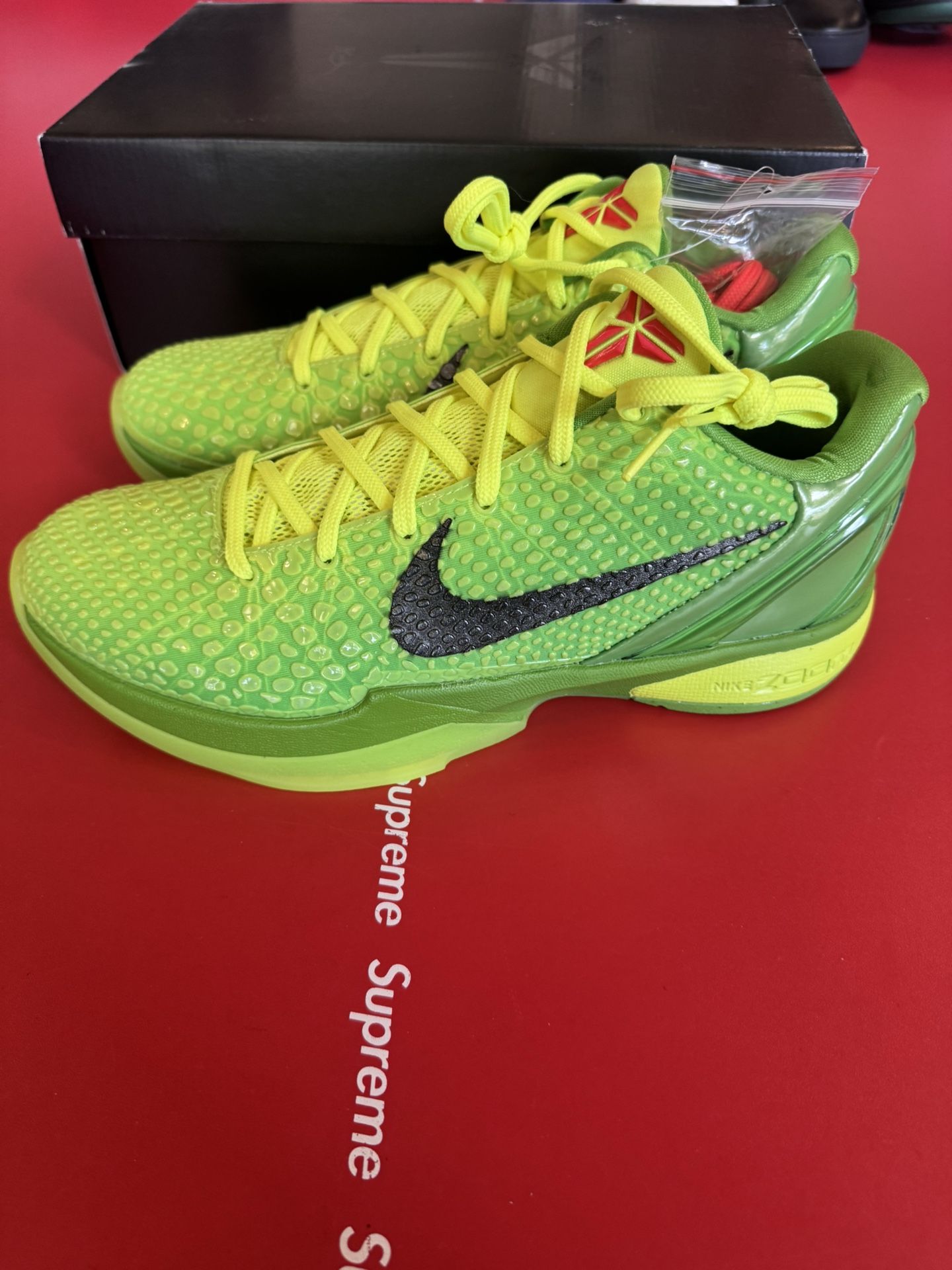 kobe 6 grinches size 10 Nike Vapor Edge Kobe 6 SE Grinch Men main image 3