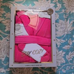 Bath Robe And Fuzy Socks Set