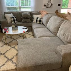 🛋️Ballinasloe Platinum Sectional Oversized 🛋️Ashley Brand New 