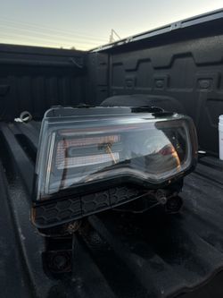 2014/2019 Jeep Grand Cherokee SRT Headlights