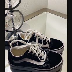 shoes Vans Size BOYS 12.0 !!