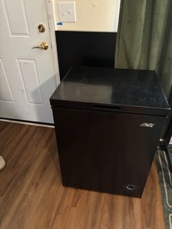 Arctic King Black Chest Freezer