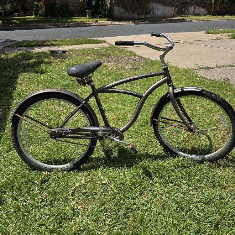 trek navigator 2.0 bicycle Trek Navigator 2.0 Mountain Bike 15" Frame