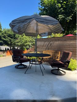 Outdoor seating set. All metal, swivel chairs (4)
