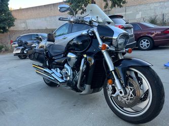 Suzuki M109R Black and chrome 1800cc