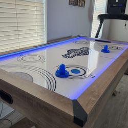 **AIR HOCKEY TABLE **