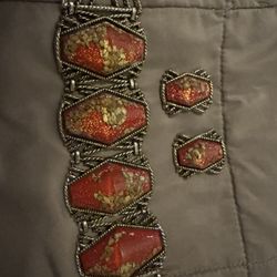 Vintage Gold Tone Metal Acrylic Red & Gold Fleck Statement Bracelet J-5