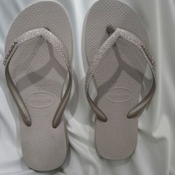 Havianas Gray With Sparkle straps.  Size 5-6