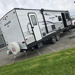 RV CAMPING TRAILER SPRINGDALE 29 FT LENGHT