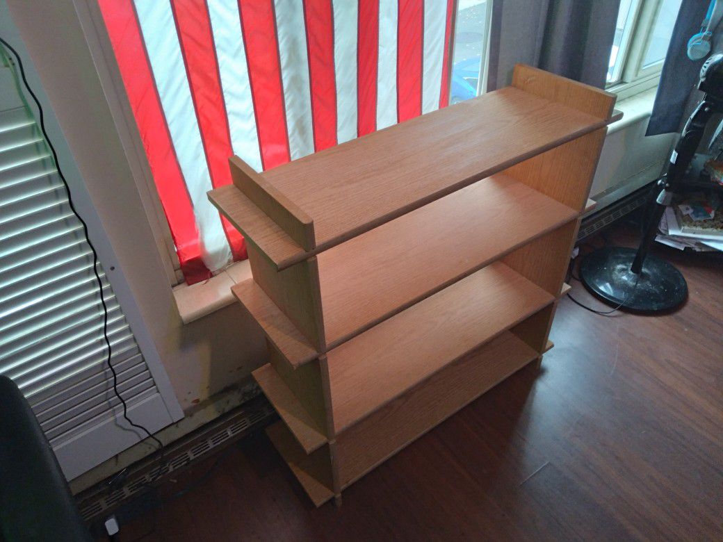 Shelving unit with removable shelves