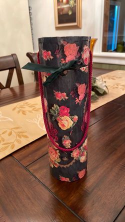 Wine bottle holder