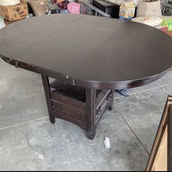 pub/Parlor Table . Bar Stool Height