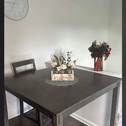 Hightop Kitchen Table with 4 Chairs 