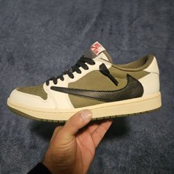 Jordan 1 Low Travis Scott Medium Olive VNDS Sz 8