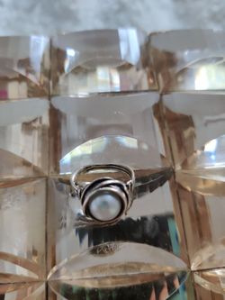 Fresh water pearl ring on sterling silver 9.25