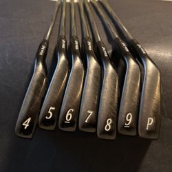 Wilson Staff C11 MRH 4-PW Steel Regular Flex