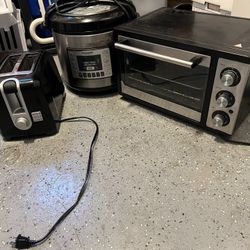 Oven/ Toaster, Electric Pressure Cooker And A 2 Slice Toaster All For $25