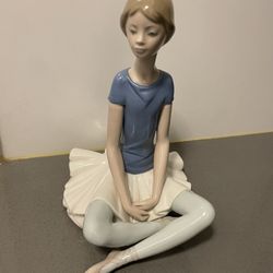 Lladro Ballerina Beth Sitting Dancer 