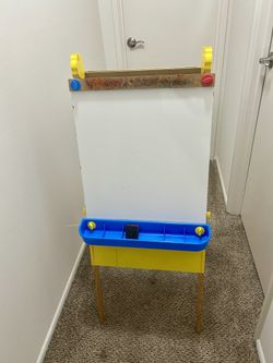 Melissa & Doug Kids Children’s Deluxe Wooden Standing Art Easel with Dry-Erase Board + Chalkboard