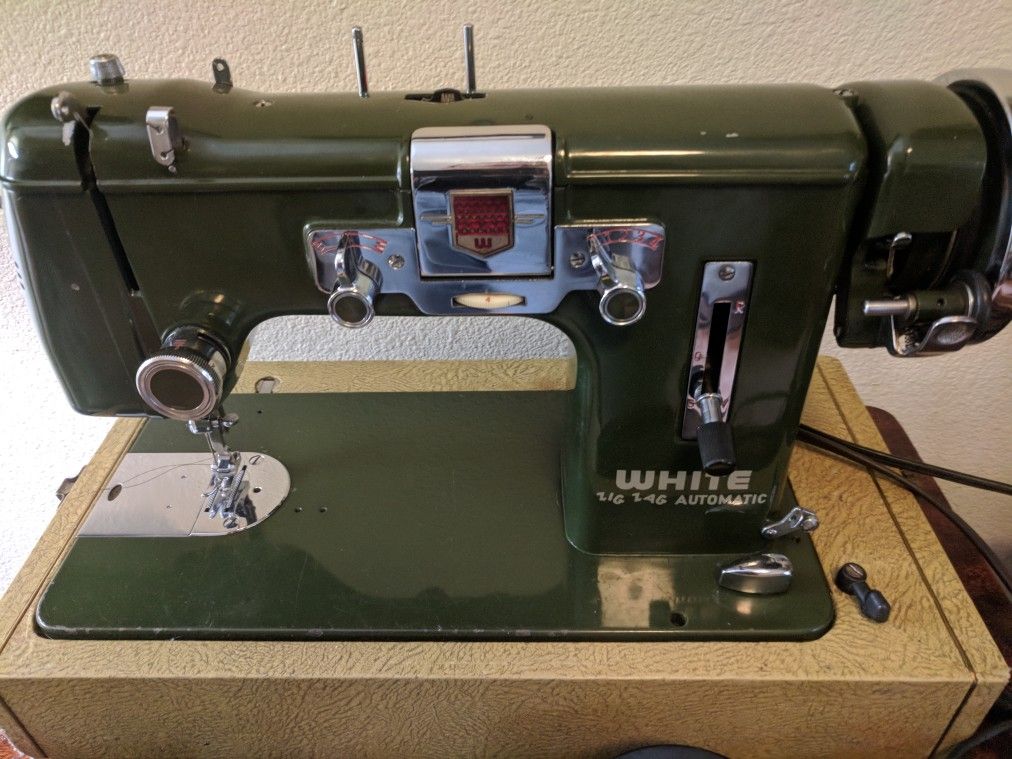 White 651 Zigzag Automatic sewing machine for Sale in Portland, OR