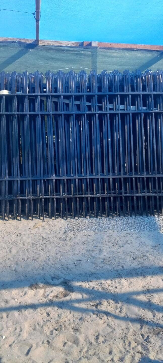 Welded Steel Fencing. /  Vallados,  Cercos de Acero Soldado. 