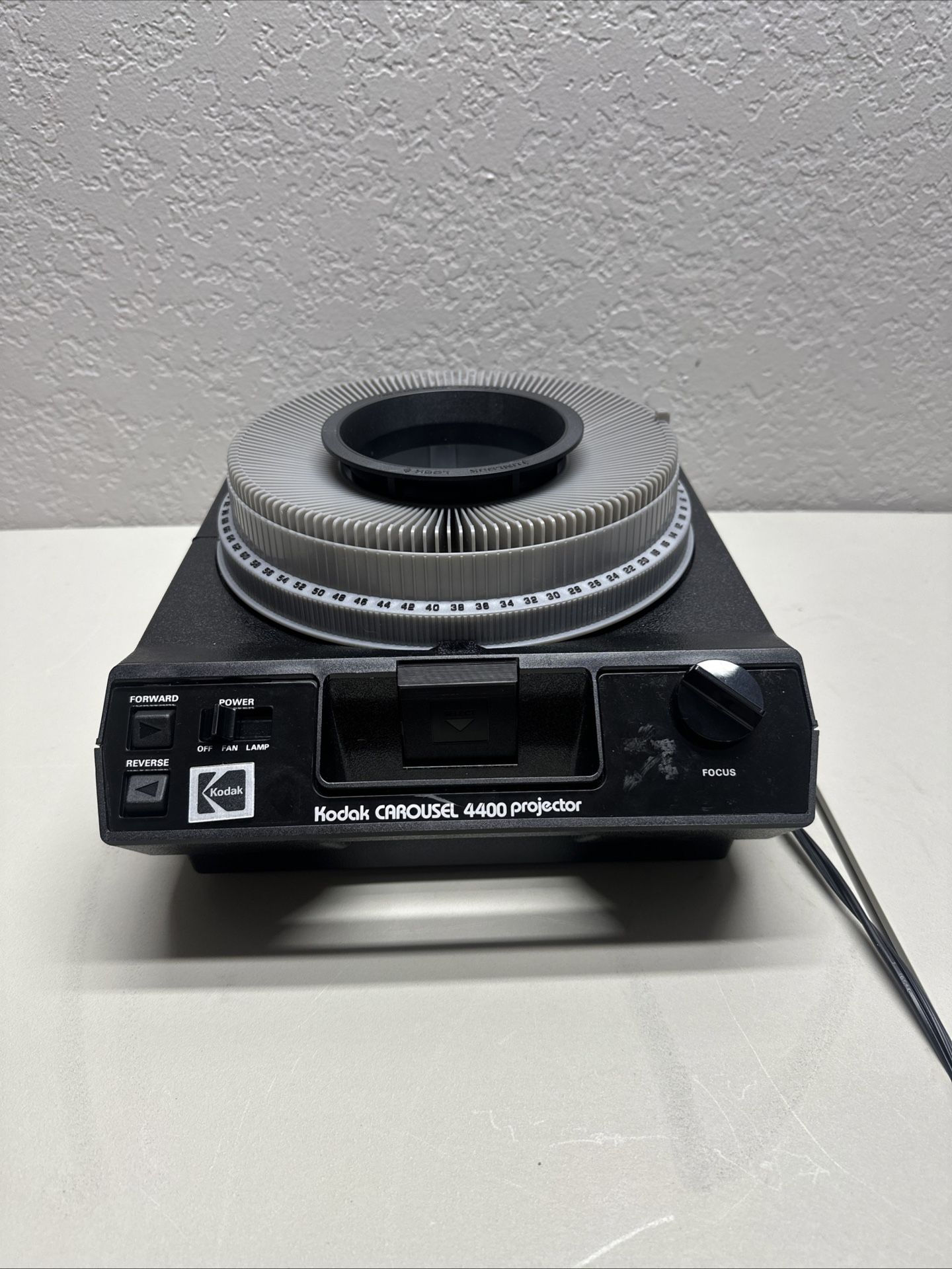 Kodak 4400 Carousel Projector With Lens & 140 Slide Tray & Remote
