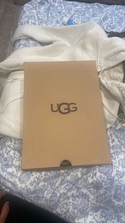UGG fluffy yeah slides in burgundy women size 7