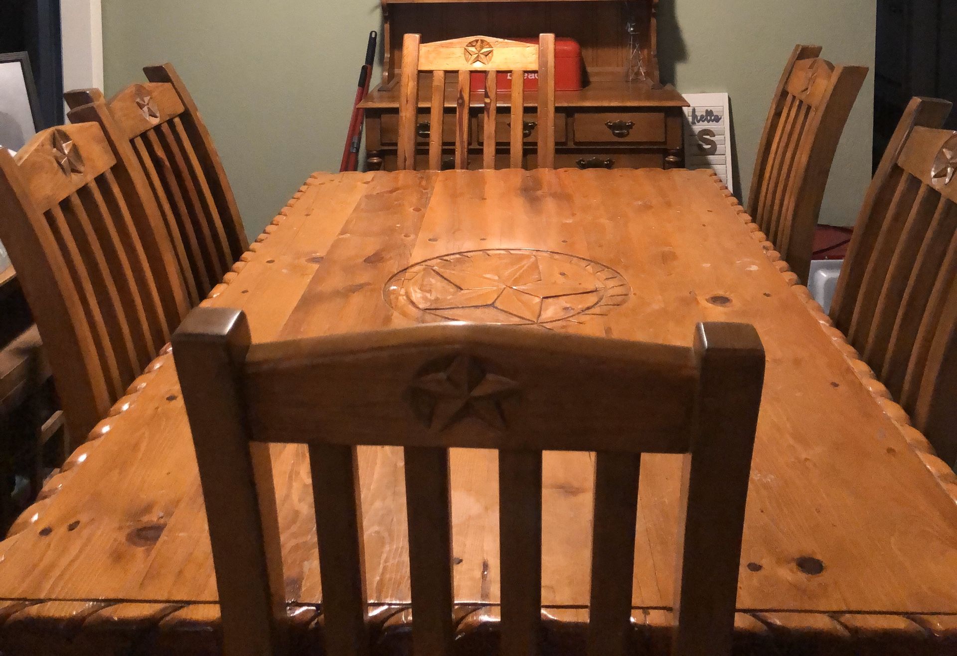 Star detailed dining table w/6 chairs (solid wood)